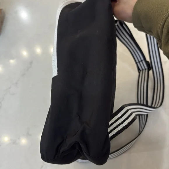 NWOT Adidas mini backpack - Picture 4 of 9